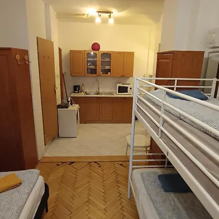 Budget Retro Apar Price * Bratislava