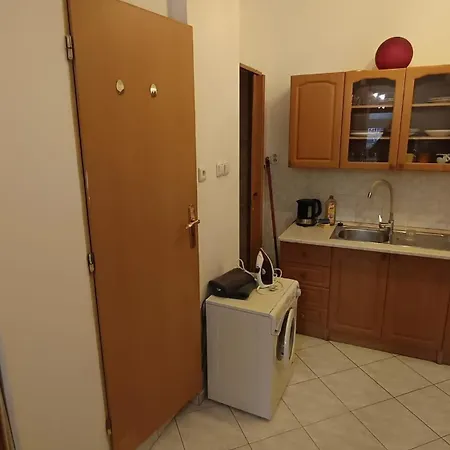 Budget Retro Apar Price * Bratislava